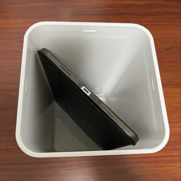 XLサイズであれば、iPad Pro 11インチモデルをケース付きで収納可能